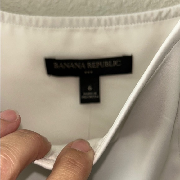 Banana Republic Elegant White Top - Picture 2 of 9